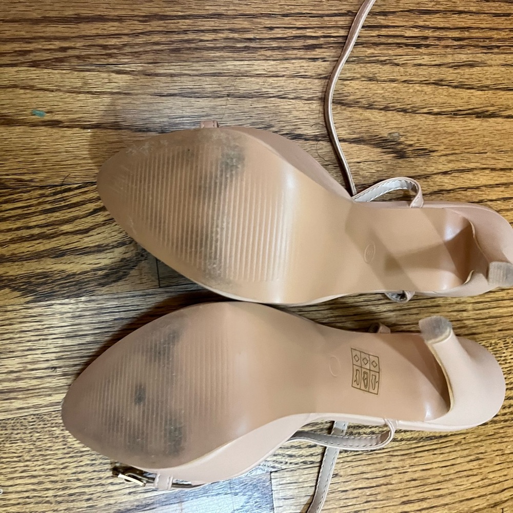 Pretty Little Thing Platform strappy heels - Picture 4 of 4
